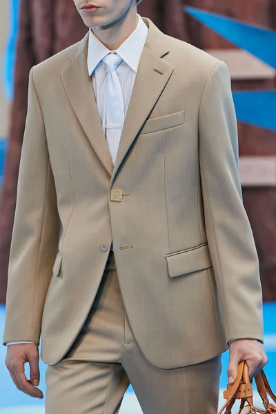 Look 1